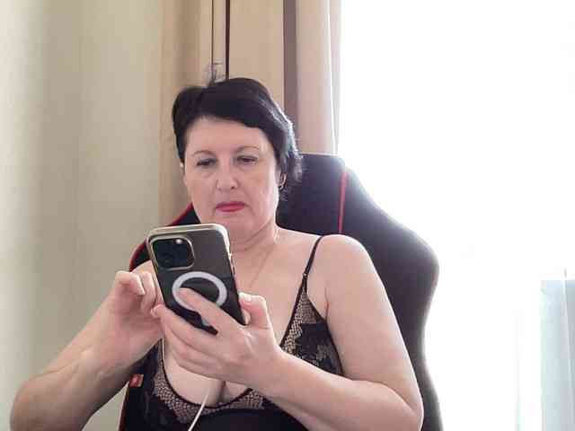 HotMilfPussy webcam