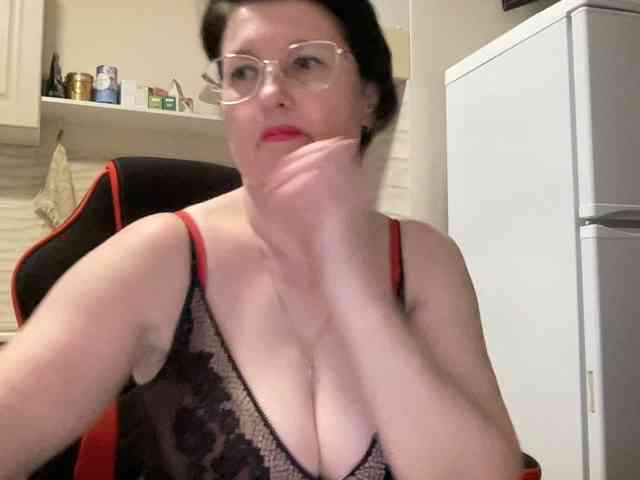 HotMilfPussy webcam
