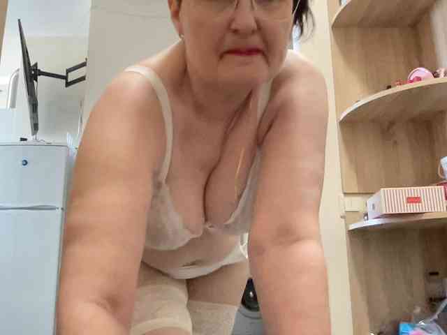 HotMilfPussy webcam