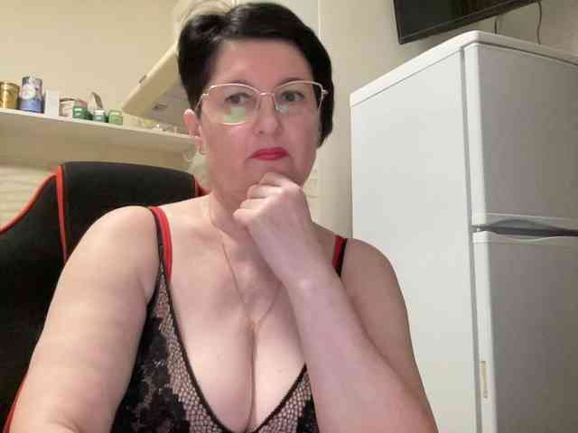 HotMilfPussy webcam