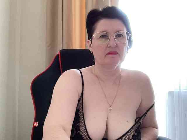 HotMilfPussy webcam