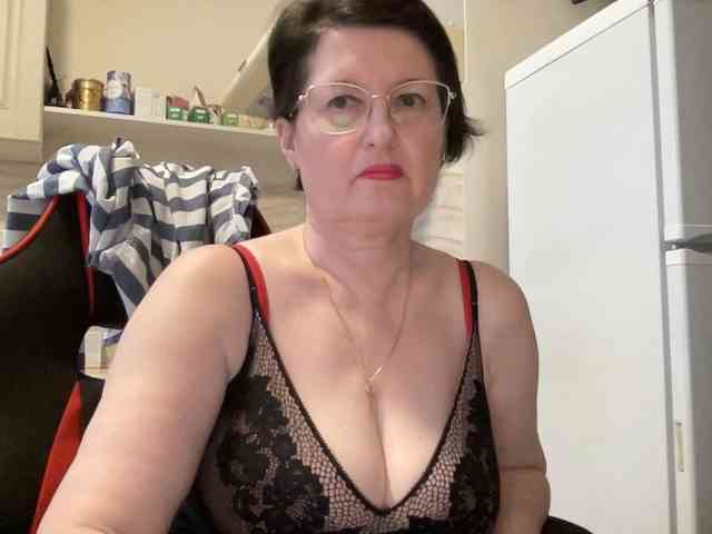 HotMilfPussy webcam