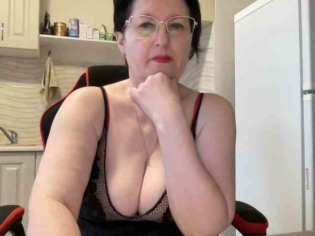 HotMilfPussy webcam