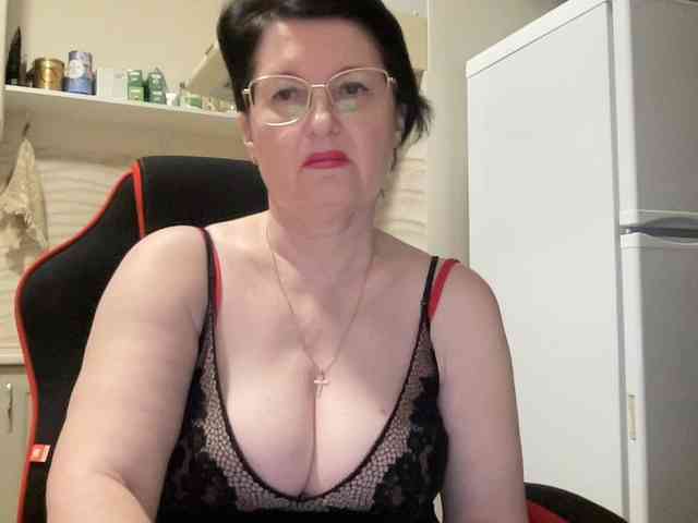 HotMilfPussy webcam