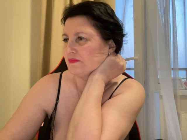 HotMilfPussy webcam