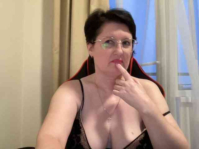 HotMilfPussy webcam