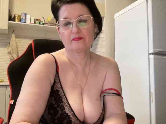 HotMilfPussy webcam