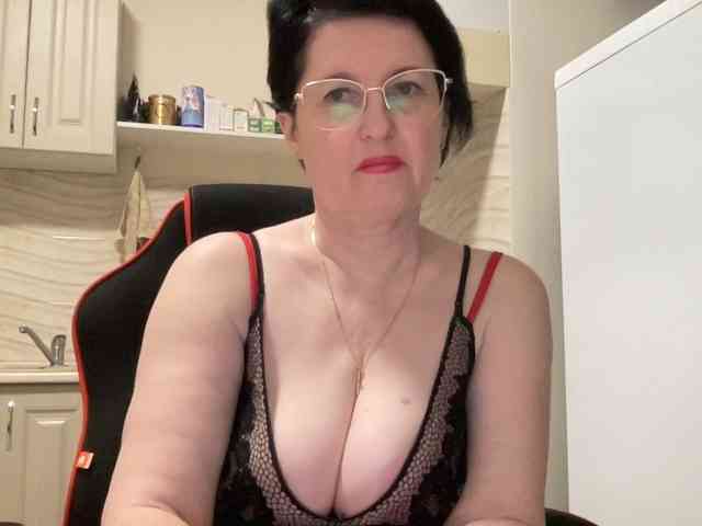 HotMilfPussy webcam