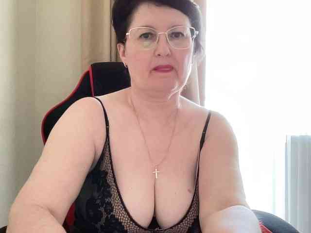 HotMilfPussy webcam