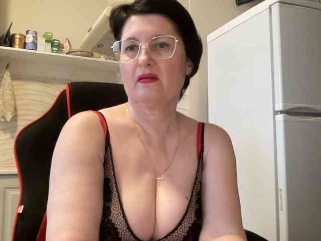HotMilfPussy webcam