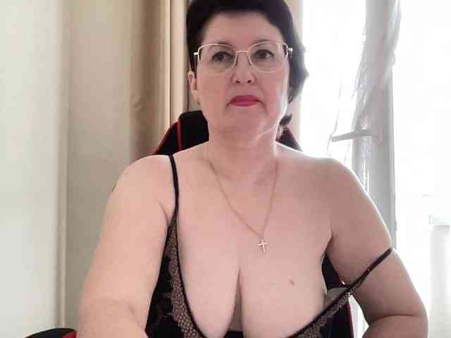 HotMilfPussy webcam