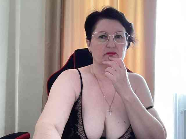 HotMilfPussy webcam