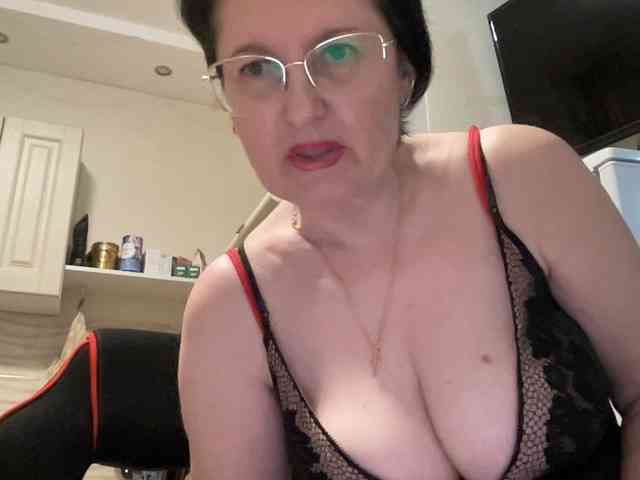 HotMilfPussy webcam