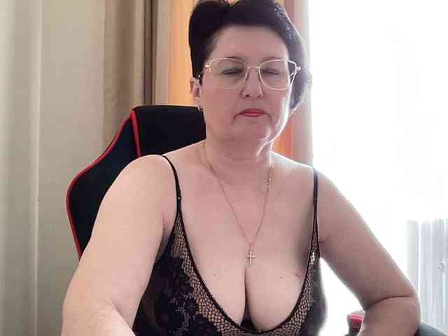 HotMilfPussy webcam