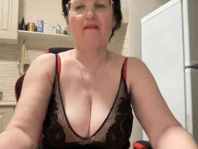 HotMilfPussy webcam