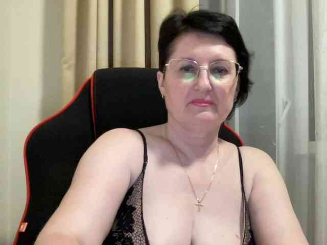 HotMilfPussy webcam