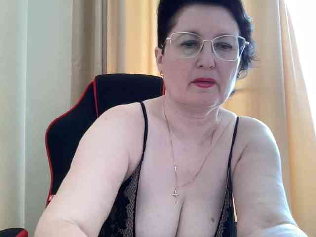 HotMilfPussy webcam