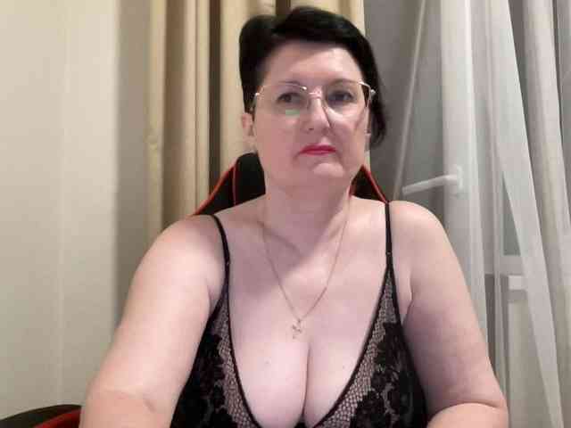 HotMilfPussy webcam