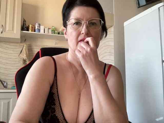 HotMilfPussy webcam