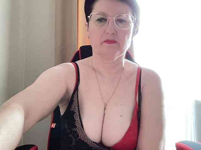 HotMilfPussy webcam