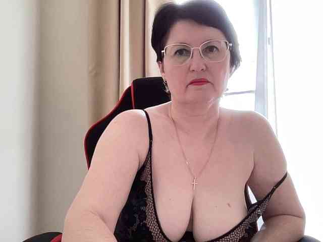 HotMilfPussy webcam