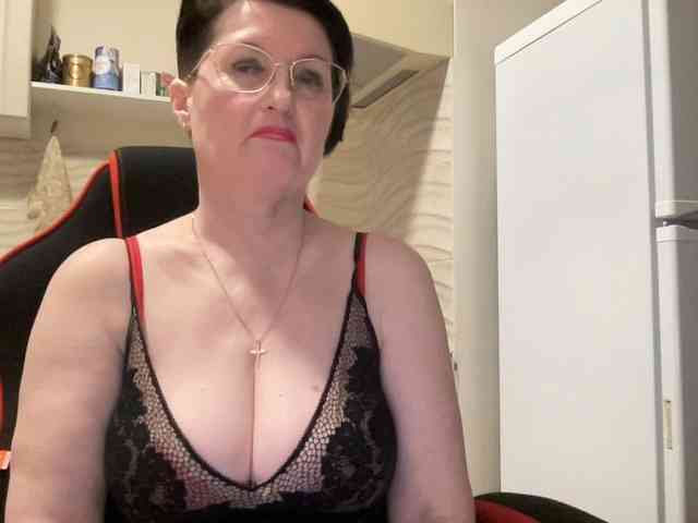 HotMilfPussy webcam