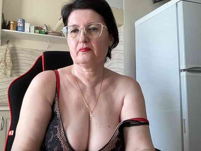 HotMilfPussy webcam