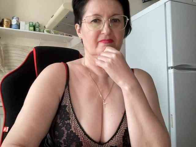 HotMilfPussy webcam