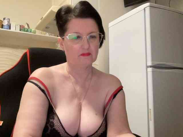 HotMilfPussy webcam