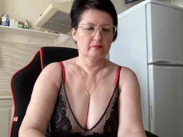 HotMilfPussy webcam