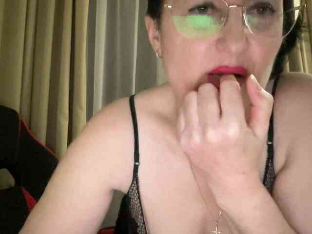 HotMilfPussy webcam