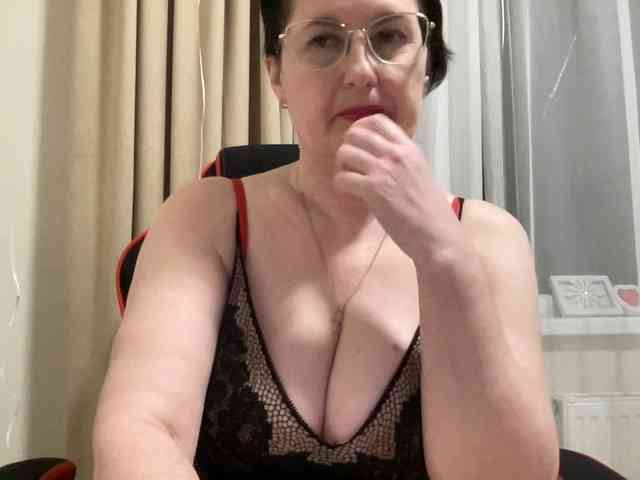 HotMilfPussy webcam