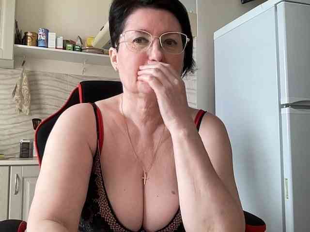 HotMilfPussy webcam