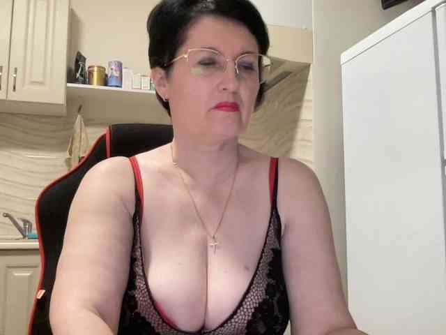HotMilfPussy webcam