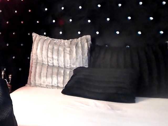 InannaIshtar1's BongaCams show and profile