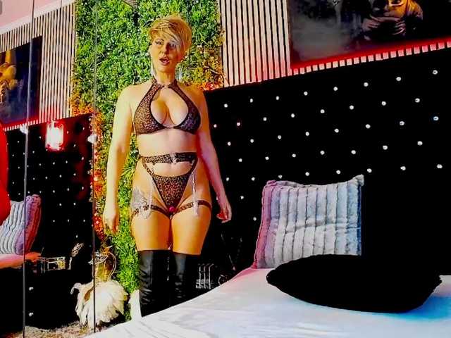 InannaIshtar1's BongaCams show and profile