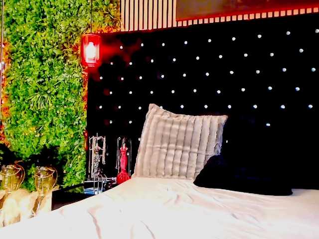 InannaIshtar1's BongaCams show and profile