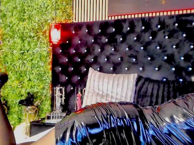 InannaIshtar1's BongaCams show and profile