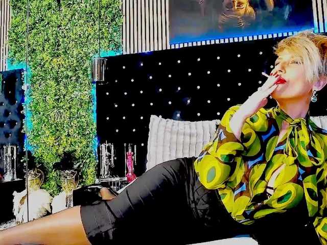 InannaIshtar1's BongaCams show and profile