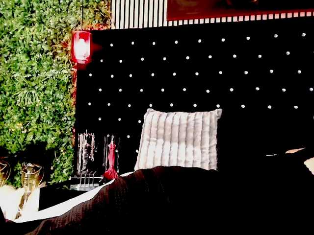 InannaIshtar1's BongaCams show and profile