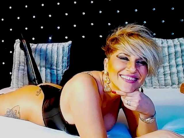 InannaIshtar1's BongaCams show and profile