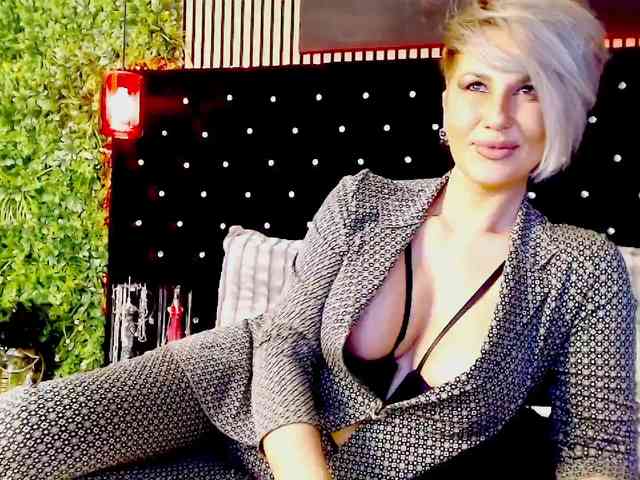 InannaIshtar1 Live Webcam on BongaCams