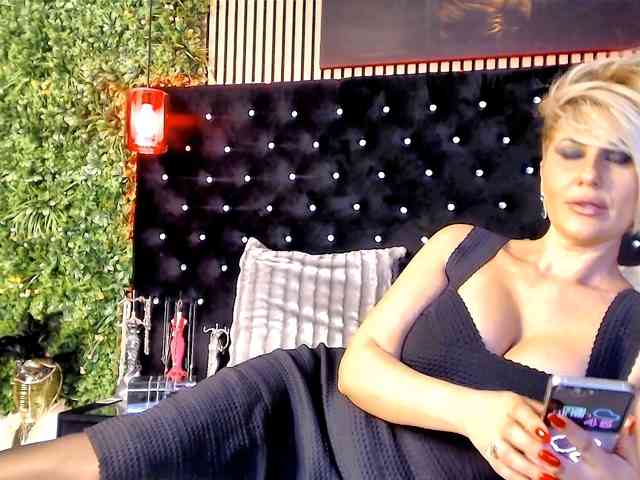 InannaIshtar1 webcam