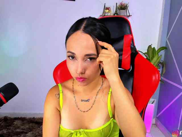 Lucyy-Rose webcam