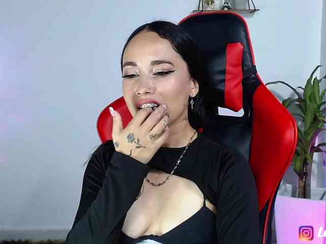 Lucyy-Rose webcam