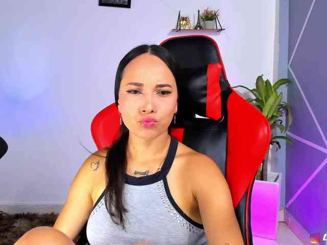 Lucyy-Rose webcam