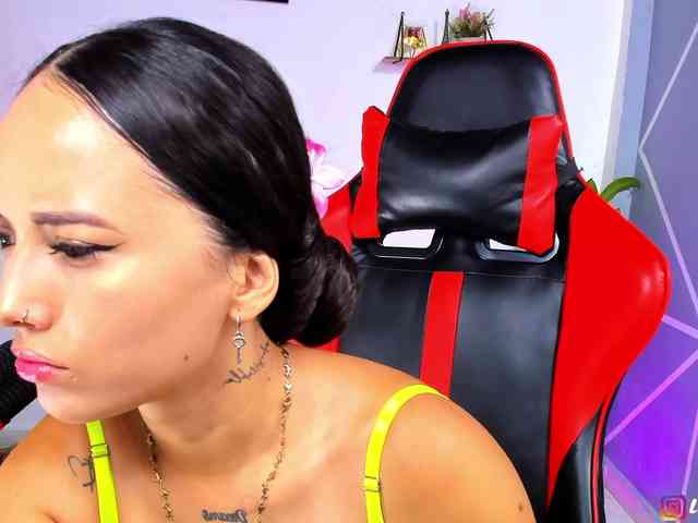 Lucyy-Rose webcam