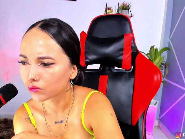 Lucyy-Rose webcam