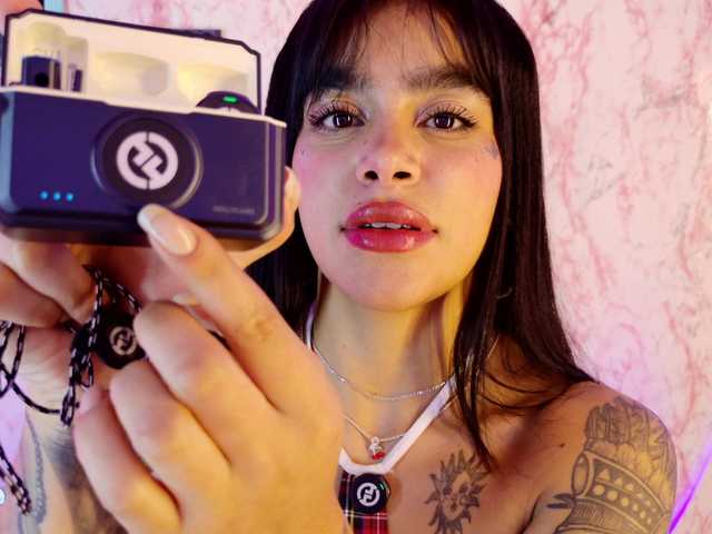 laurencamila1's BongaCams show and profile