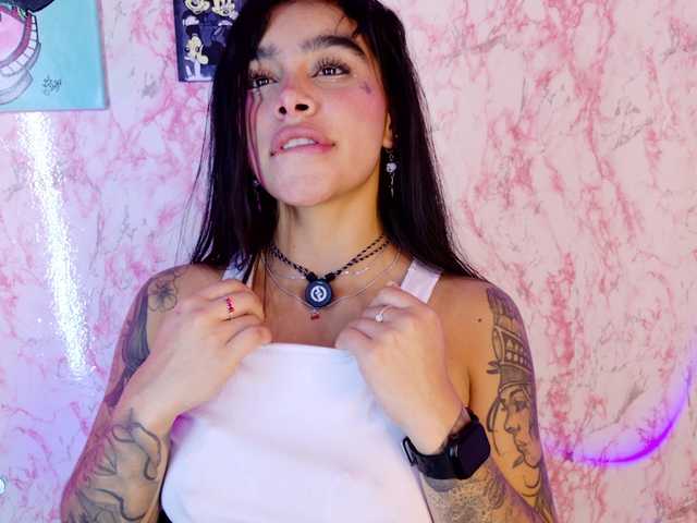 laurencamila1's BongaCams show and profile